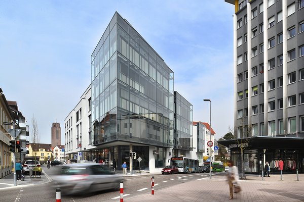 Ärztezentrum mit Supermarkt und Wohnungen 1